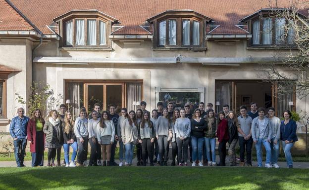 Los estudiantes visitaron el restaurante Deluz en la C/ Ramón y Cajal 18, en Santander.