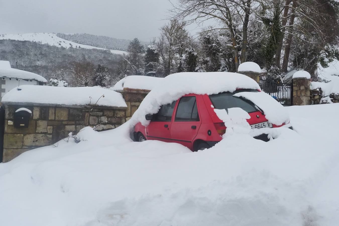 Un manto blanco cubre la zona de Campoo