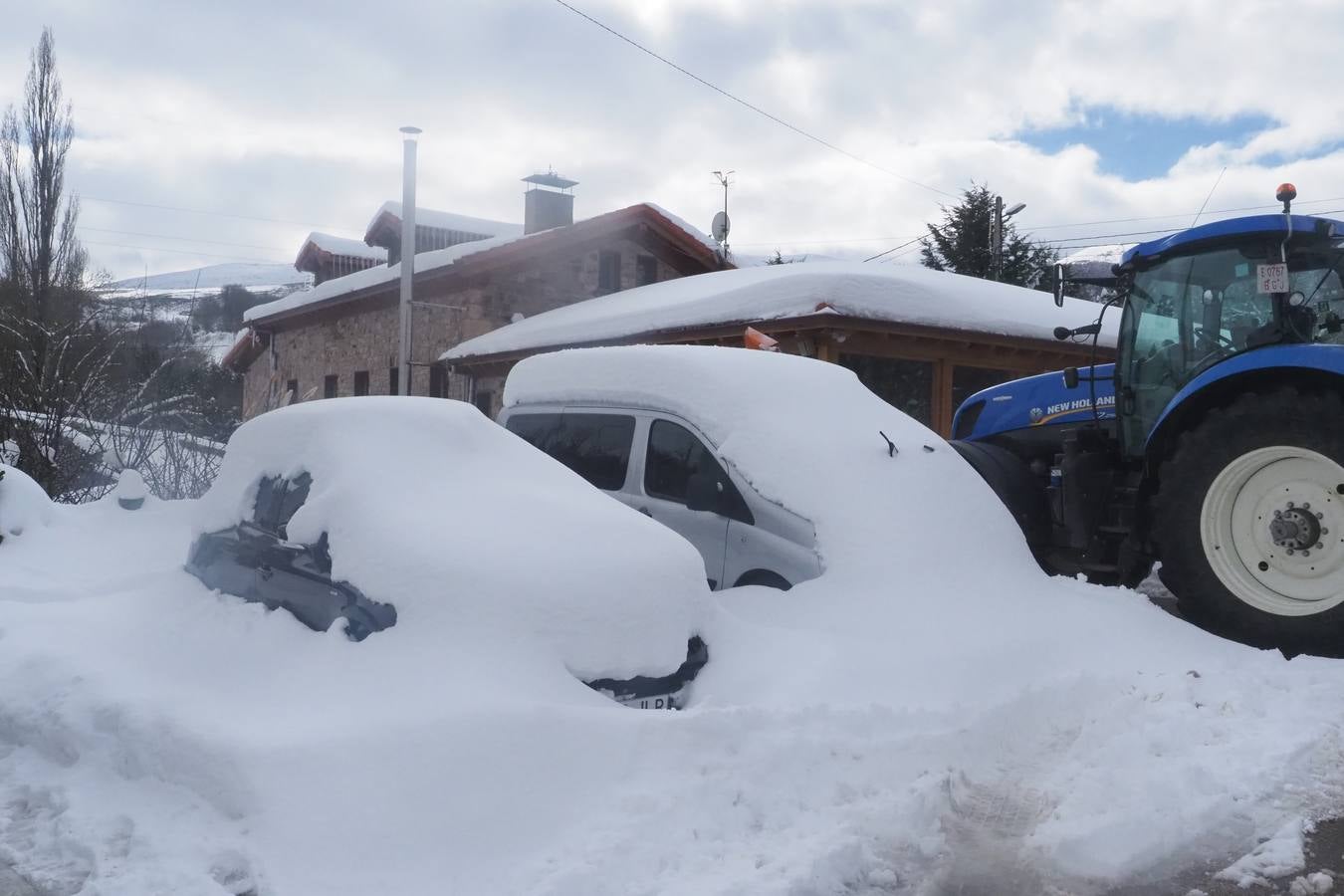 Un manto blanco cubre la zona de Campoo