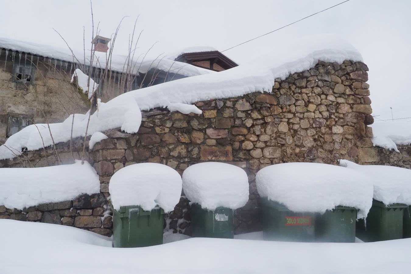 Un manto blanco cubre la zona de Campoo