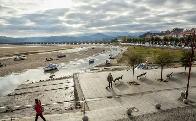 Los pantalanes del puerto deportivo barquereño se situarán en el frente del parque de la Avenida de Miramar, en una zona en la que en estos momentos atracan numerosas embarcaciones.