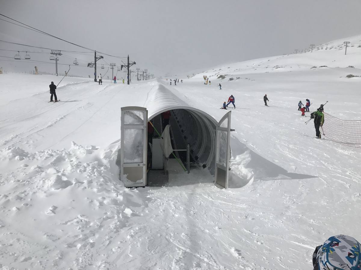 La nieve ha dificultado esta mañana los accesos a Alto Campoo