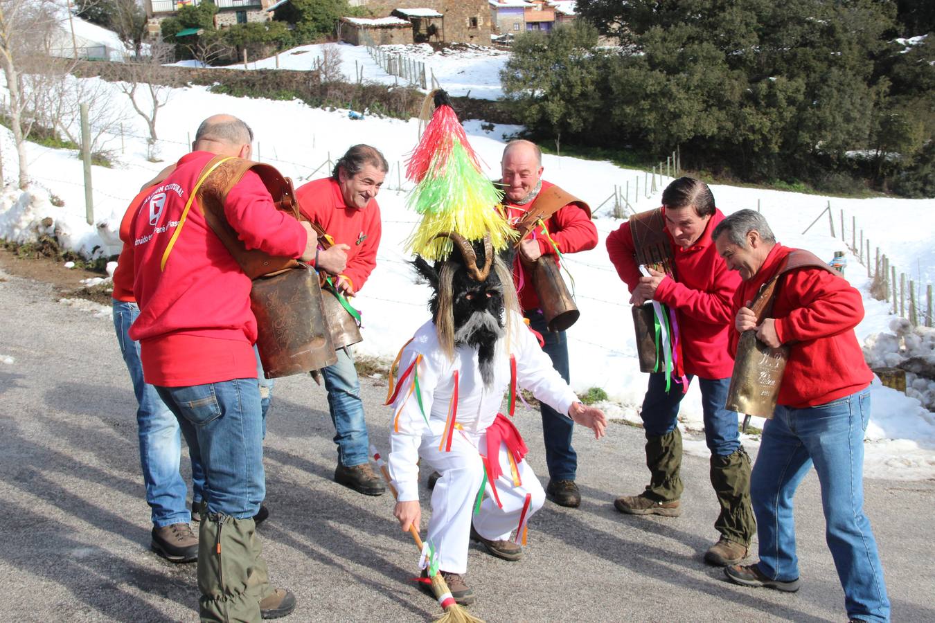 El carnaval de Piasca, bajo la nieve