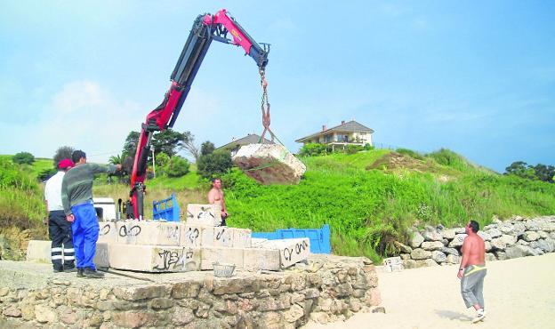 En el año 2010, el Ayuntamiento de San Vicente retiró las piedras del monumento. 