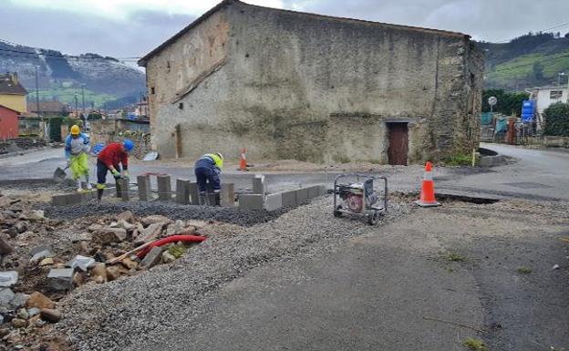 Obras de reordenación del tráfico en el barrio de Lombera.
