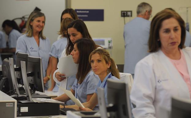 Mujeres trabajando en un hospital.