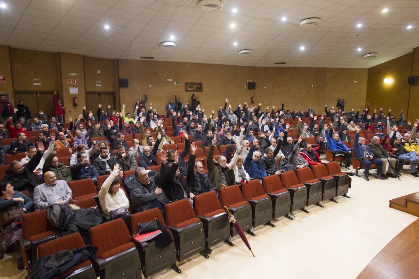 Las Federaciones de Industria de CC OO y UGT han celebrado una asamblea y una manifestación para reclamar el convenio colectivo del sector, pendiente desde 2016