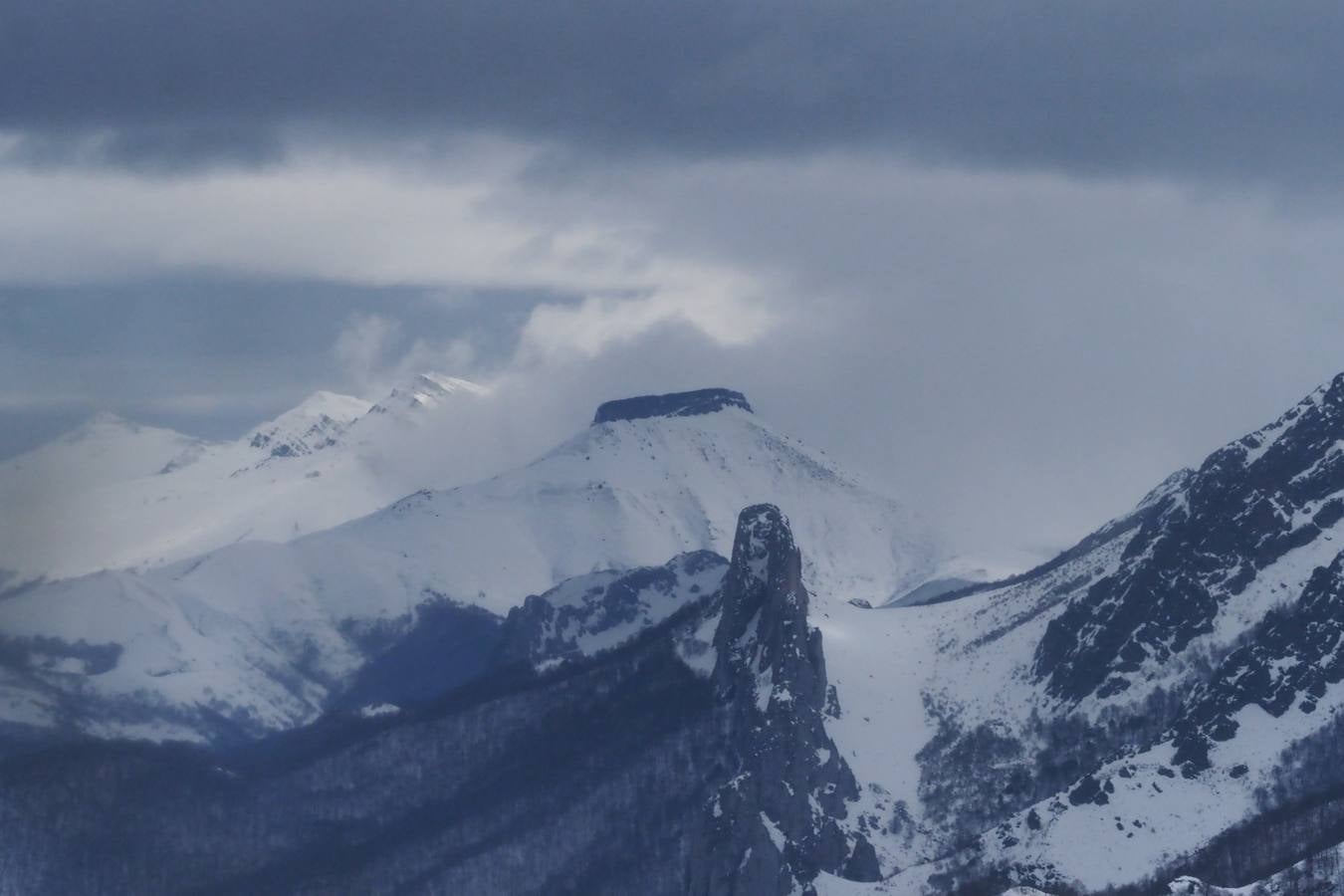 Un paseo por San Glorio bajo la nieve