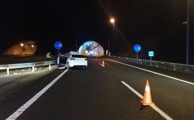 Imagen del accidente registrado a las 07.00 a la entrada del túnel de la A-67.