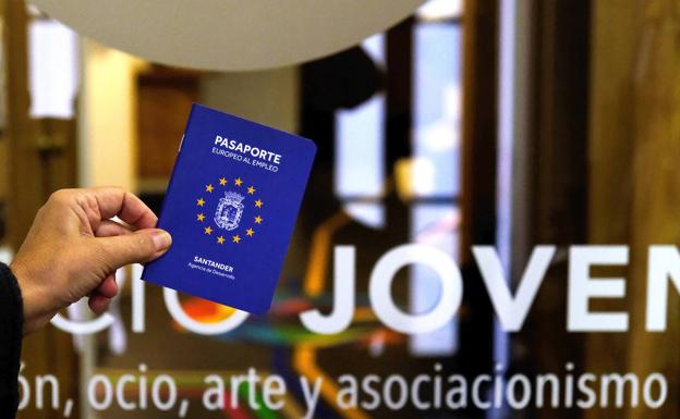 Santander lanza el 'Pasaporte europeo al empleo' para informar a los jóvenes