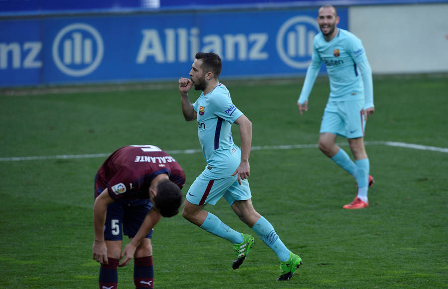 Tras dos empates consecutivos, el líder se reencontró con la victoria en Ipurua gracias a los tantos de Luis Suárez y Jordi Alba. 