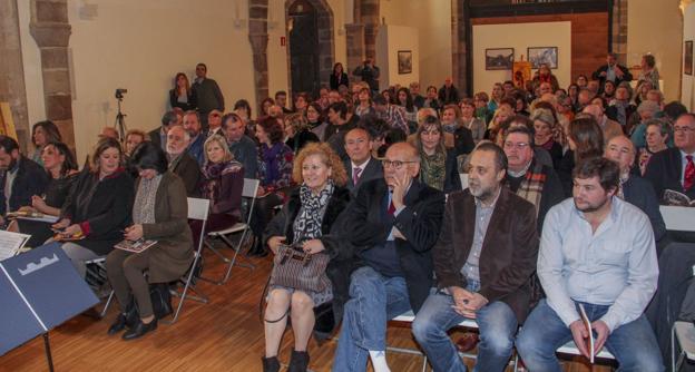 Una imagen del acto el año pasado en Potes, en el que Mario Camus recibió la Estela de Oro de la Sociedad. 