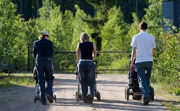 Las licencias por paternidad ya alcanzan en Cantabria a los permisos de maternidad