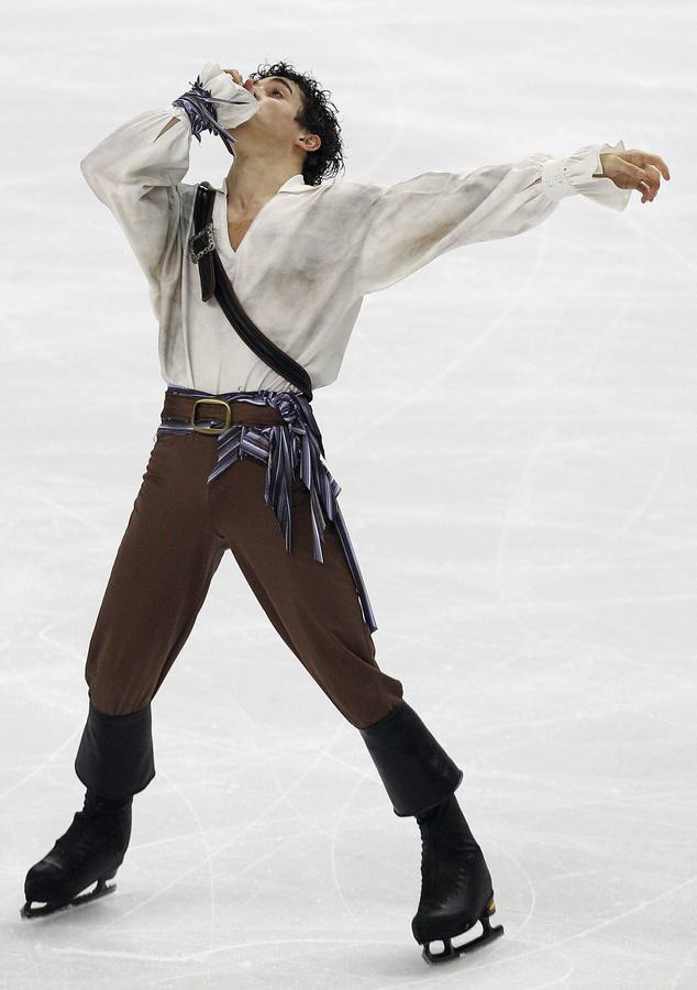 El patinador JAvier Fernández siempre ha destacado por lucir un vestuario de lo más original. De pirata, de 'SuperJavi', de payaso, de torero...