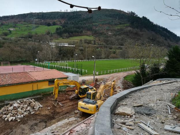 El Ayuntamiento está acometiendo la construcción de otro carril para ciclistas en Riocorvo.