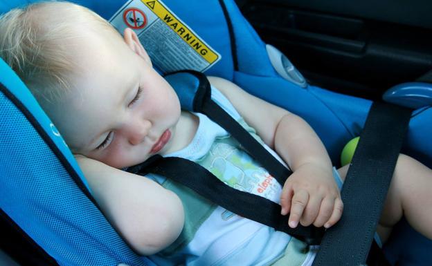 Asegurar correctamente a un niño en el coche cuesta 30 segundos. 