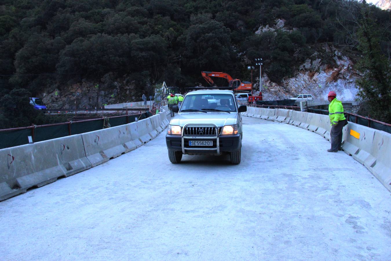 Fotos: Abierto al tráfico el nuevo puente de Lebeña