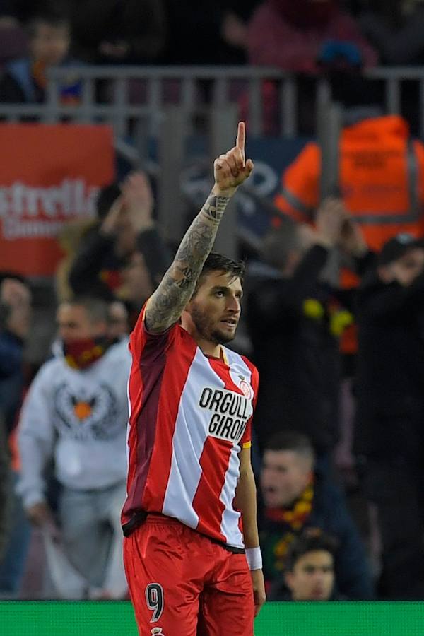 El conjunto de Valverde arrolla al Girona para afianzarse en el liderato. Tres goles de Suárez, un doblete de Messi y un gol de Coutinho neutralizaron el gol inicial de Portu. 