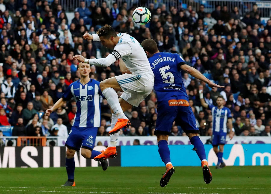 El conjunto de Zinedine Zidane logró su cuarta victoria consecutiva en Liga tras imponerse al cuadro babazorro con un doblete de Cristiano Ronaldo y tantos de Bale y Benzema, este último de penalti. 