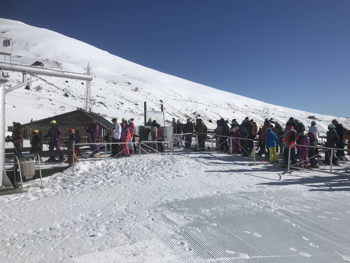 Este domingo han cumplido las expectativas. Alto Campoo vuelve a colgar el cartel de aforo completo