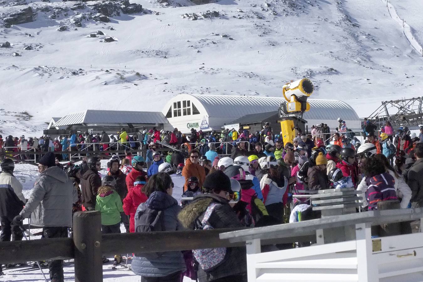 Este domingo han cumplido las expectativas. Alto Campoo vuelve a colgar el cartel de aforo completo