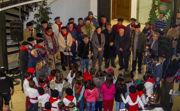 Cantabria conjura el frío cantando las marzas