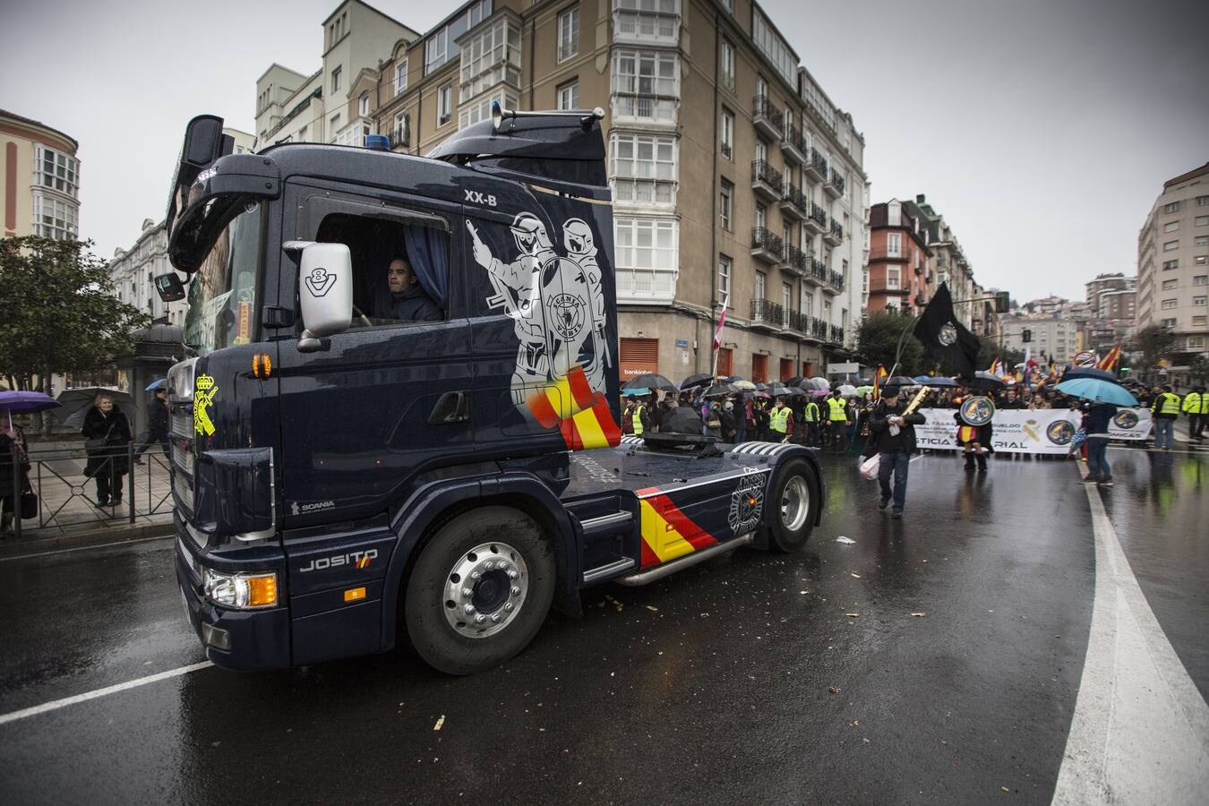 Fotos: Manifestación organizada por Jusapol para la equiparación salarial de todas las policías de España