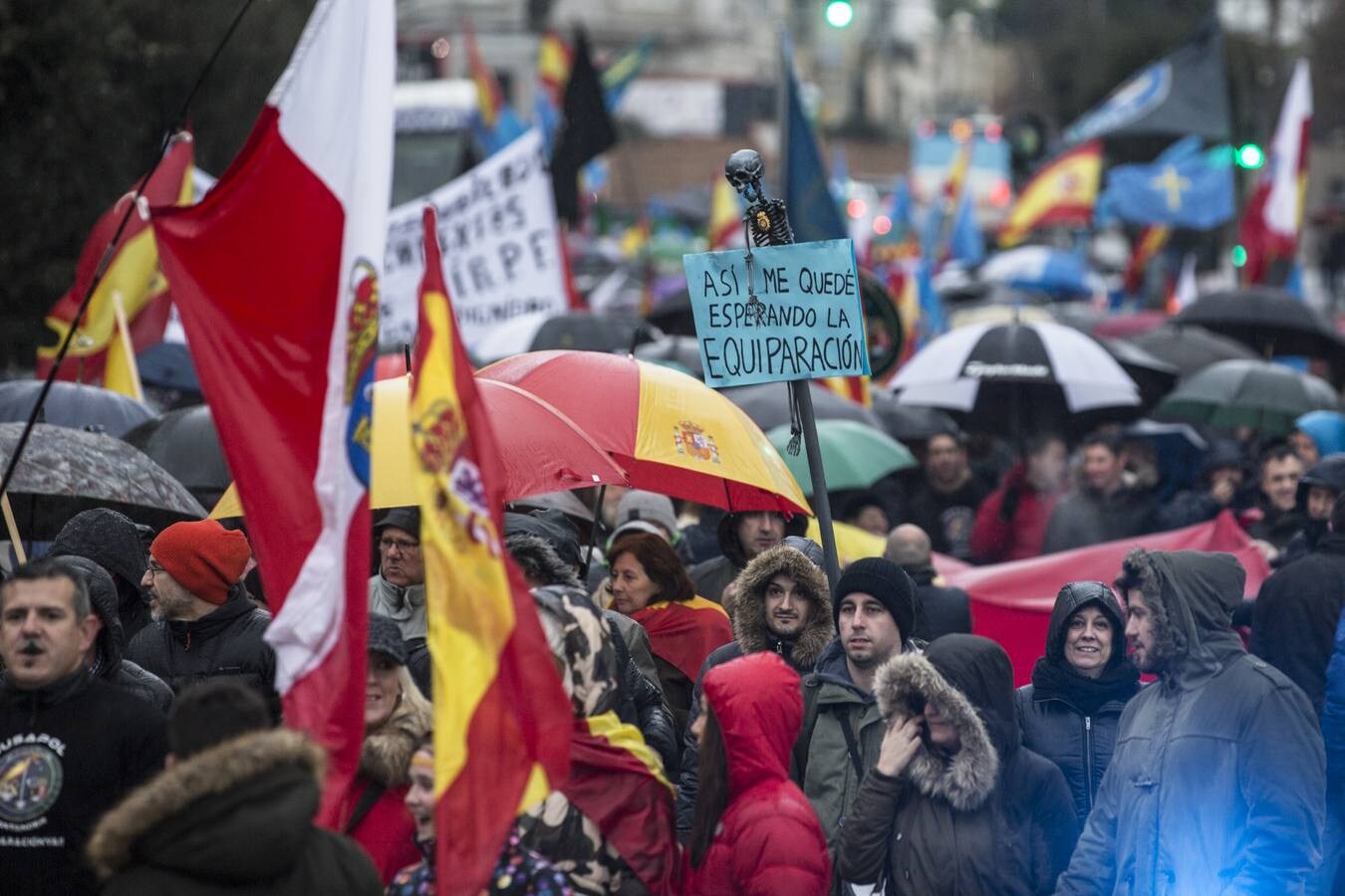 Fotos: Manifestación organizada por Jusapol para la equiparación salarial de todas las policías de España