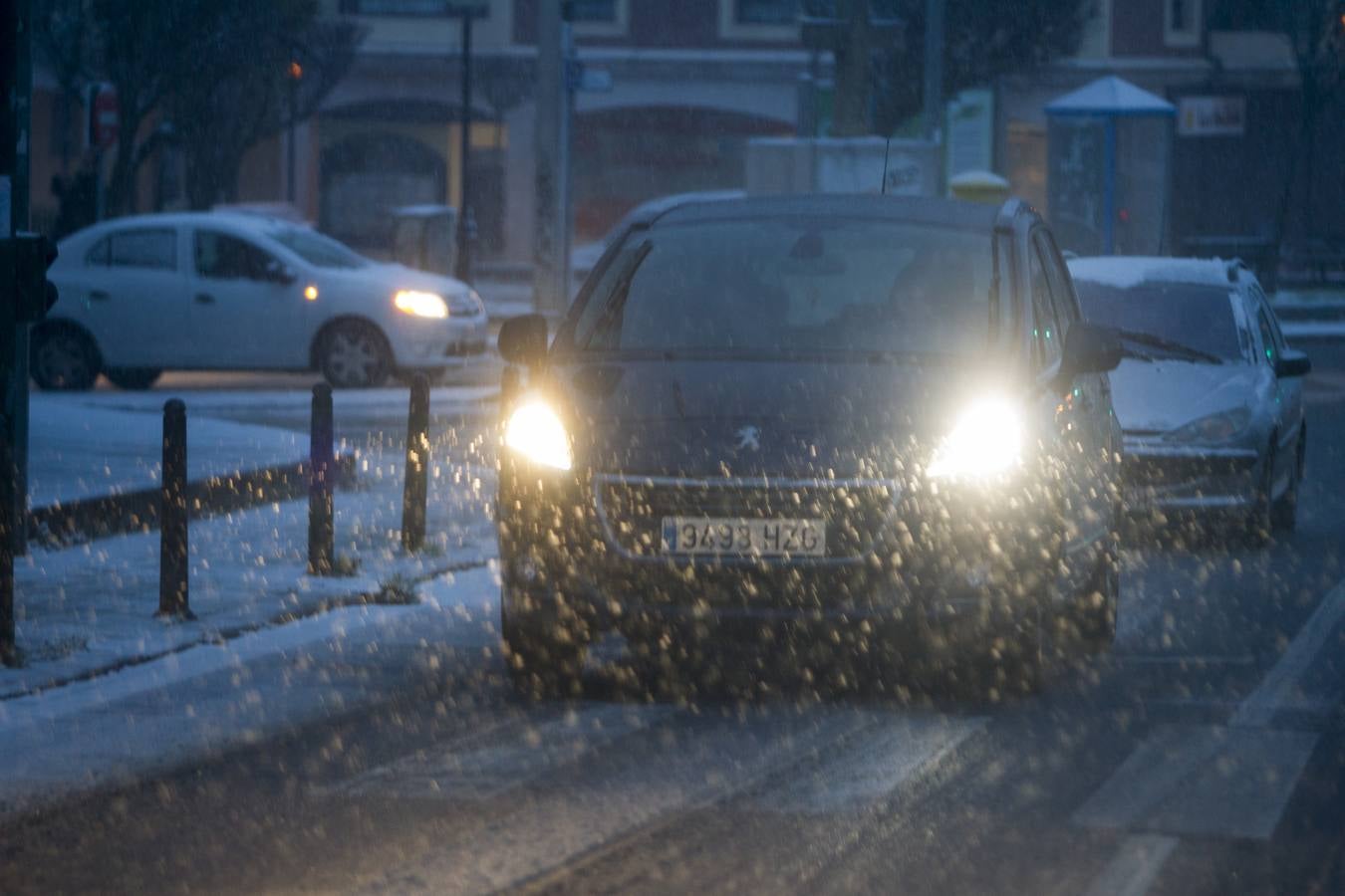 Fotos: A clase y a trabajar bajo la nieve