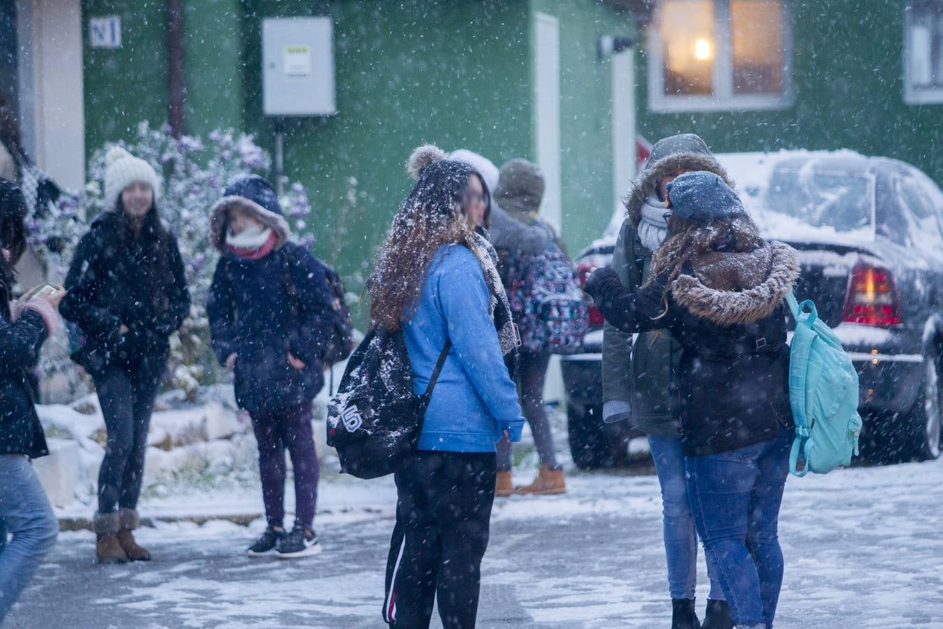 Fotos: A clase y a trabajar bajo la nieve