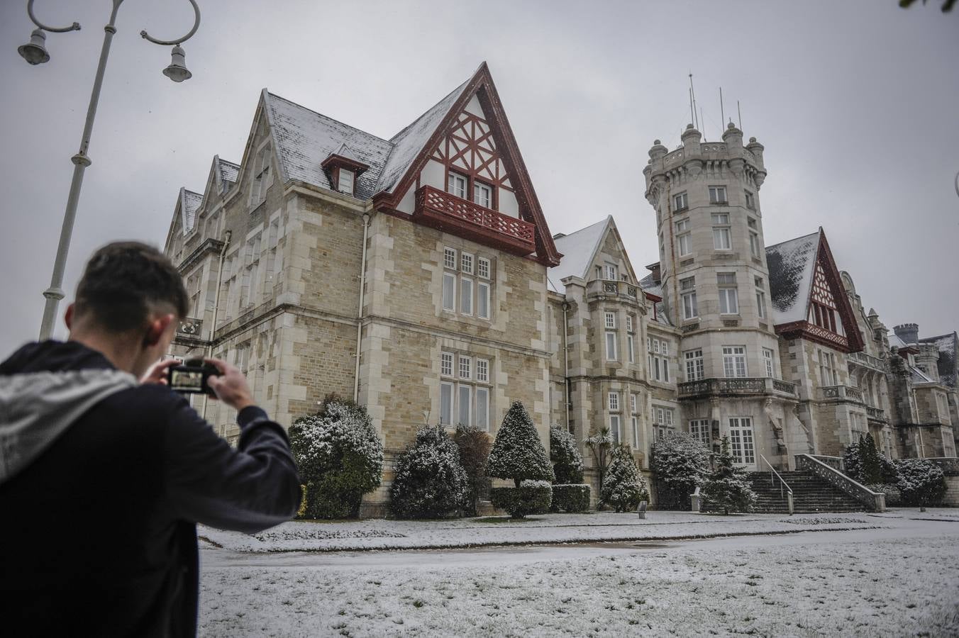 Fotos: A clase y a trabajar bajo la nieve