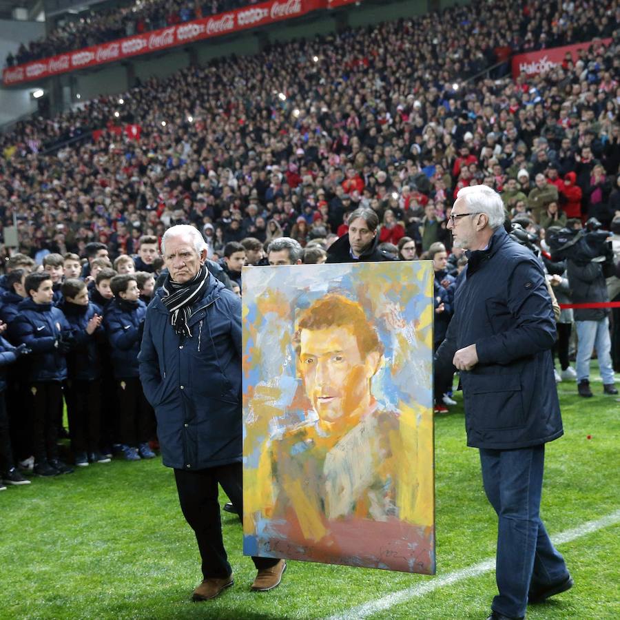 Miles de personas han dado su último adiós al mítico delantero en el estadio del Sporting. 