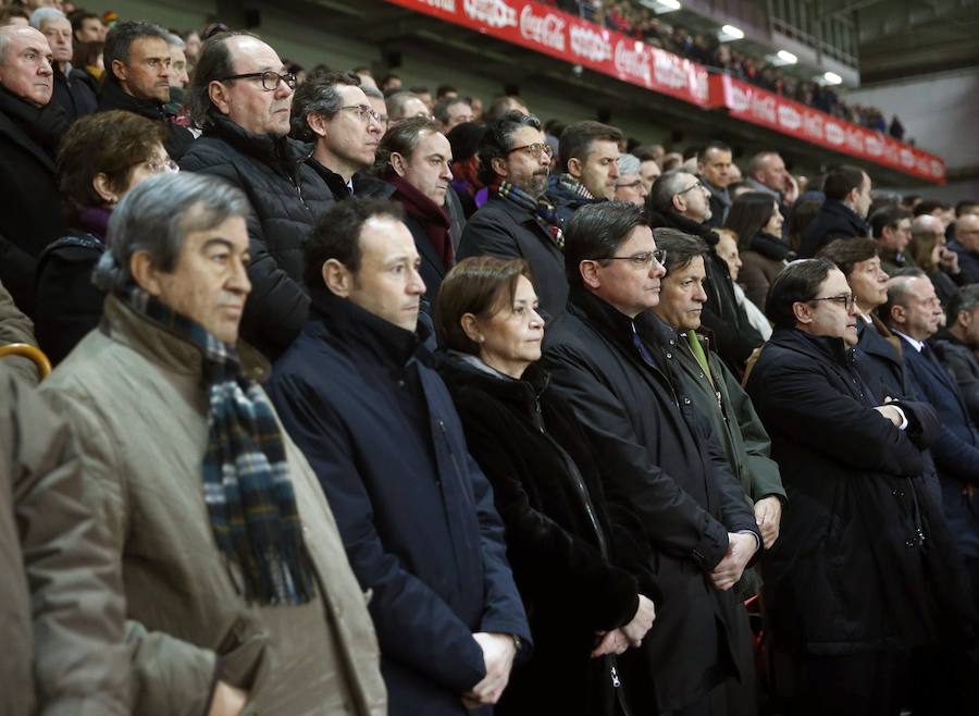 Miles de personas han dado su último adiós al mítico delantero en el estadio del Sporting. 