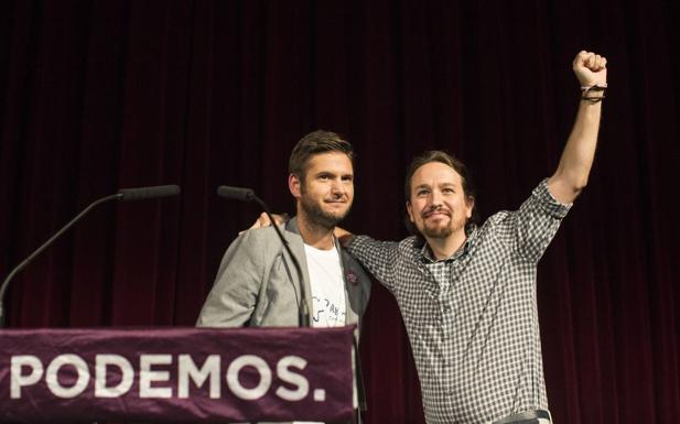 Gavín con Pablo Iglesias en un acto en Santander