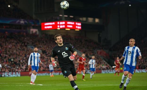 Iker Casillas, durante el partido disputado en Anfield. 