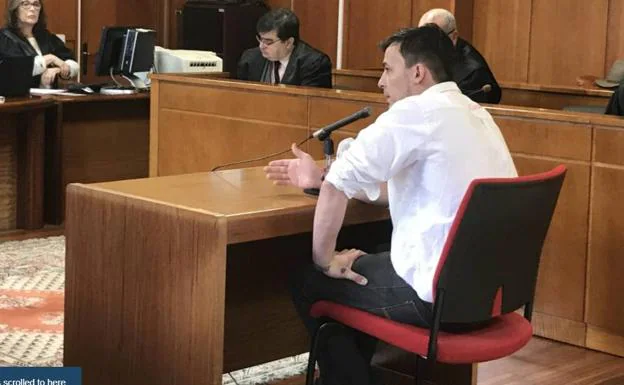 José Antonio P. A.. el joven acusado de matar al tendero chino en Torrelavega, durante una de las sesiones de juicio.