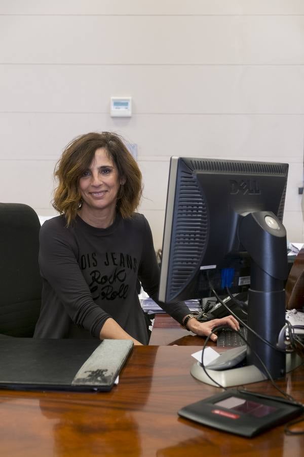 Carmen Compostizo Catalá. Empleada de banca. «Llevo 29 años trabajando en el Banco Santander y siempre ha fomentado a las mujeres».