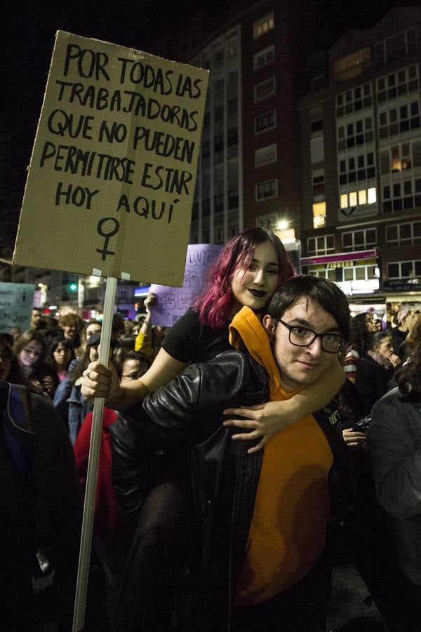 22.000 personas salieron a la calle en la capital para reivindicar los derechos de las mujeres en una movilización histórica en la ciudad