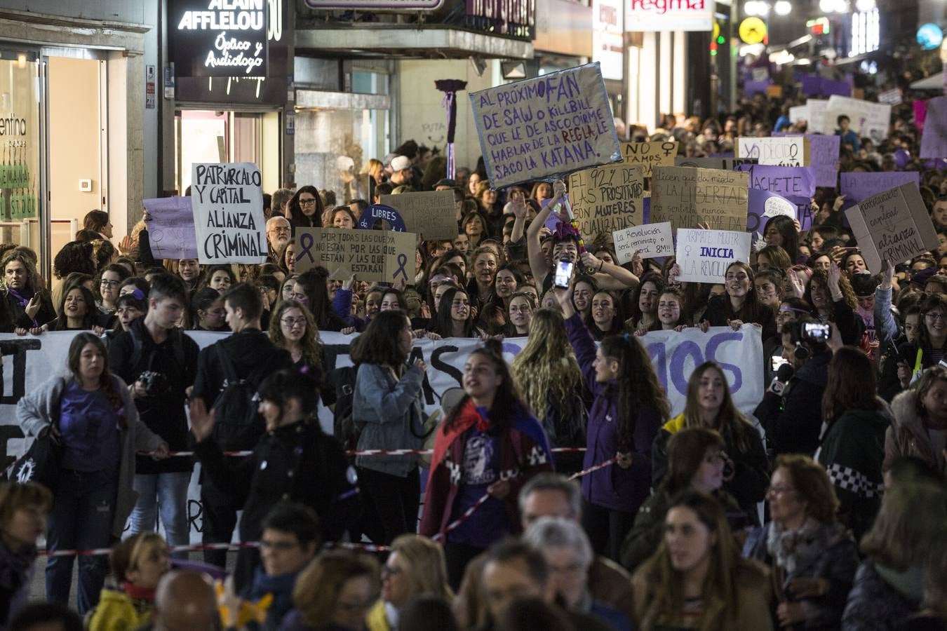 22.000 personas salieron a la calle en la capital para reivindicar los derechos de las mujeres en una movilización histórica en la ciudad