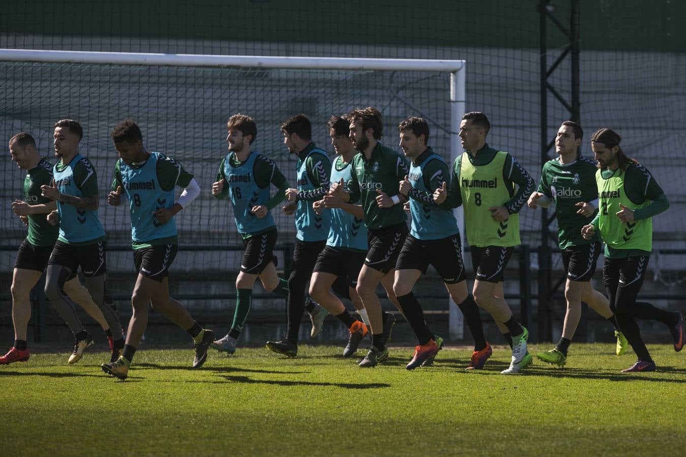 Fotos: Entrenamiento del Racing para preparar su visita a Barakaldo