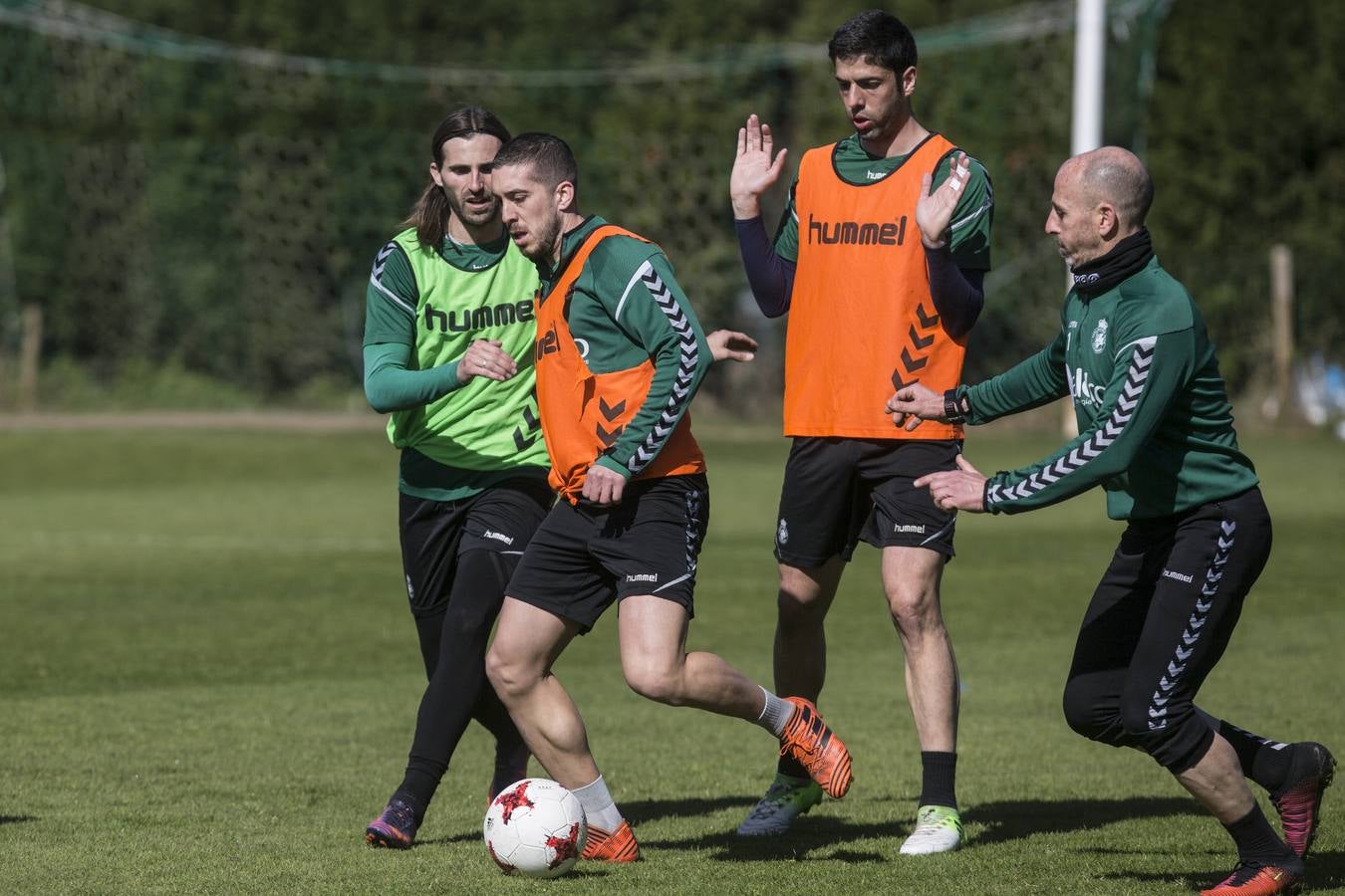 Fotos: Entrenamiento del Racing para preparar su visita a Barakaldo