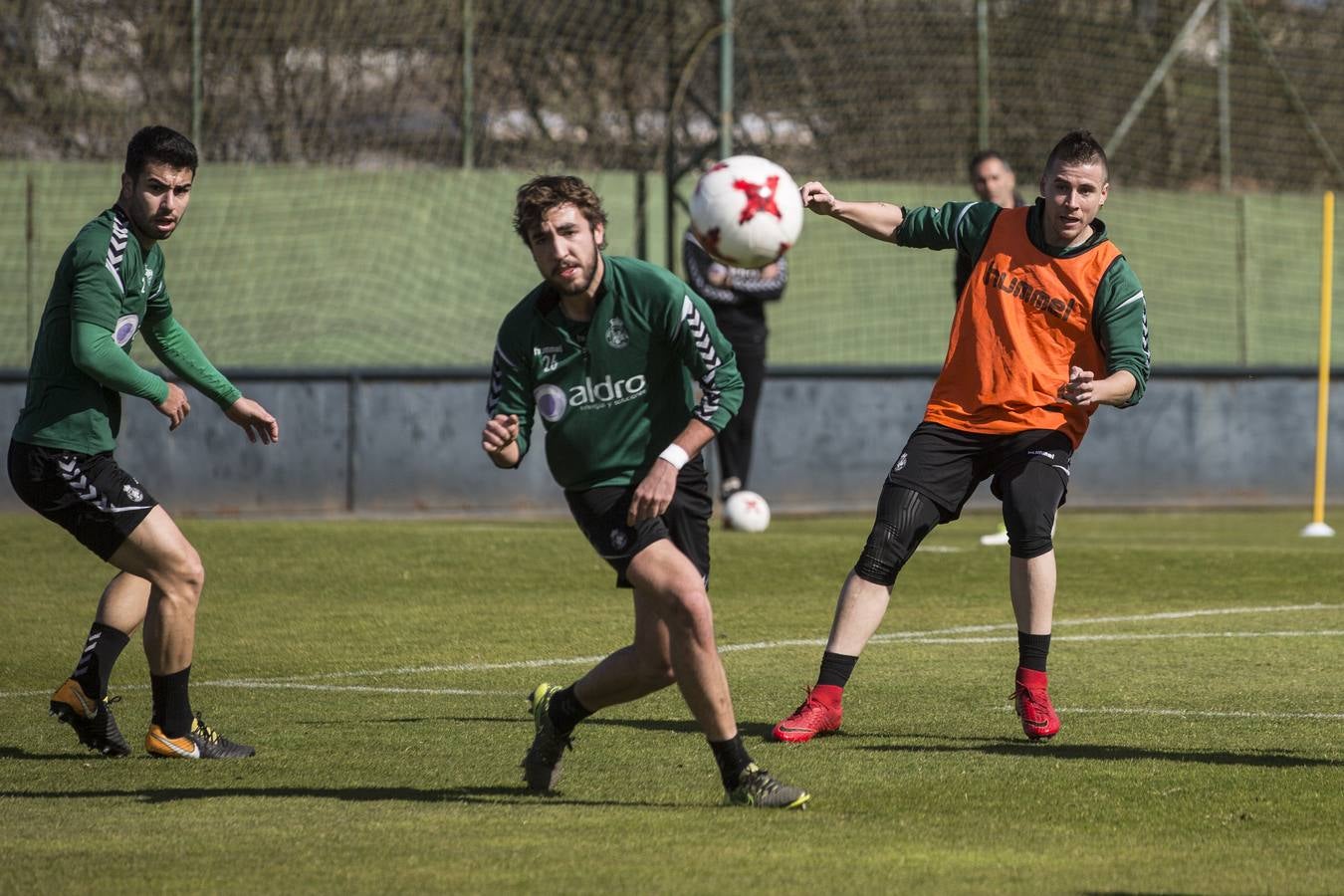 Fotos: Entrenamiento del Racing para preparar su visita a Barakaldo