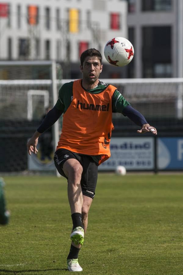 Fotos: Entrenamiento del Racing para preparar su visita a Barakaldo