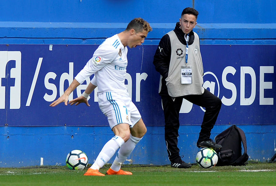 El Real Madrid consigue una sufrida victoria en Eibar de la mano de un Cristiano Ronaldo que con dos goles confirma su buen estado de forma.