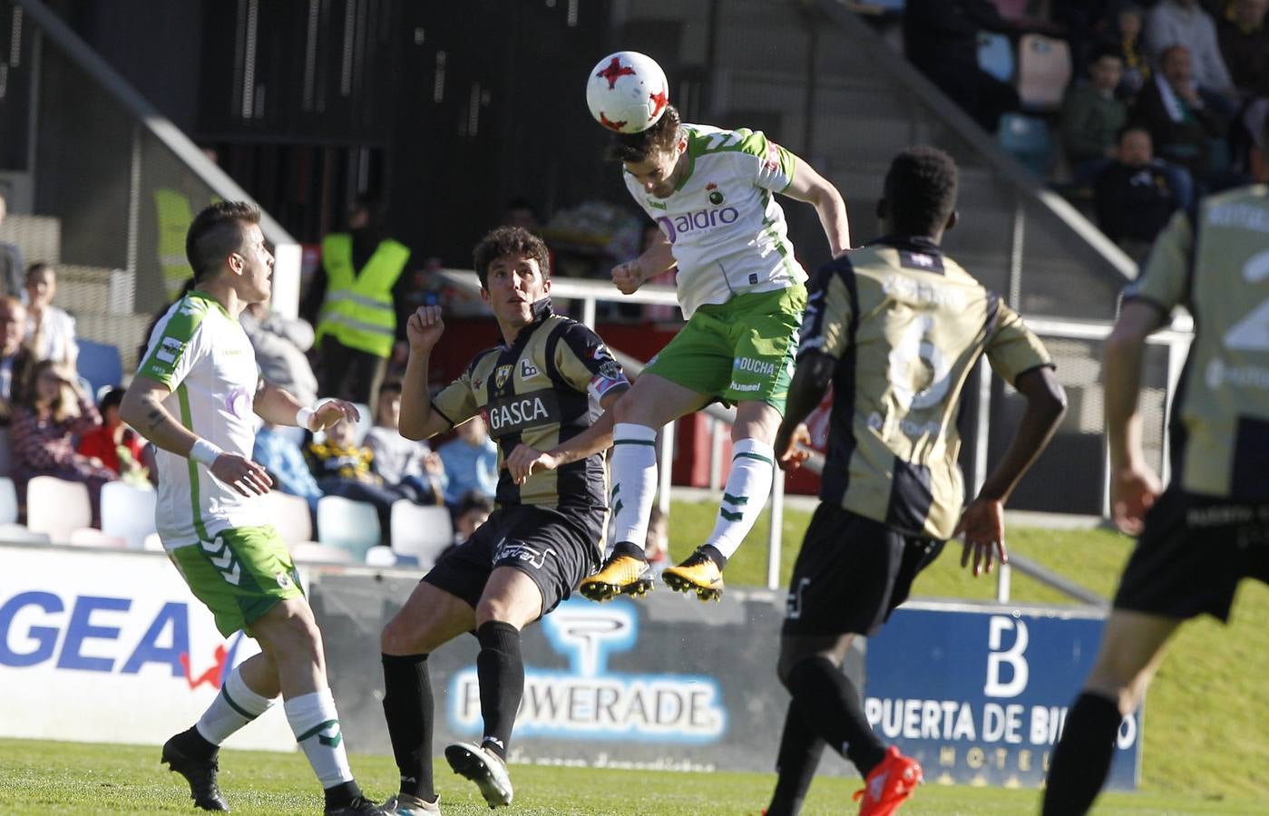 Fotos: El Racing se mete en un hoyo