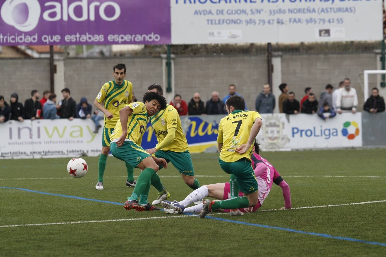 Fotos: El derbi del Besaya queda en empate