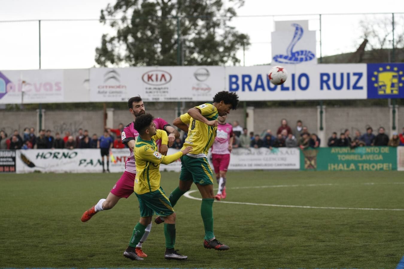 Fotos: El derbi del Besaya queda en empate