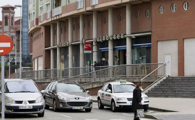 Gobierno y Ayuntamiento de Torrelavega harán un estudio de alternativas para la estación intermodal