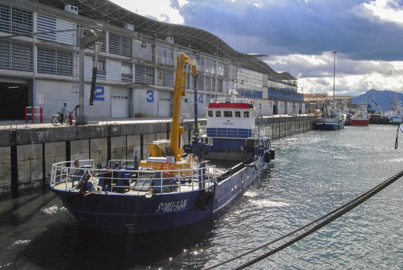 Fotos: Ha comenzado el dragado de la bahía de Santoña