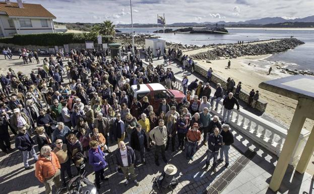 Protesta del pasado 4 de marzo junto al Balneario de La Magdalena.